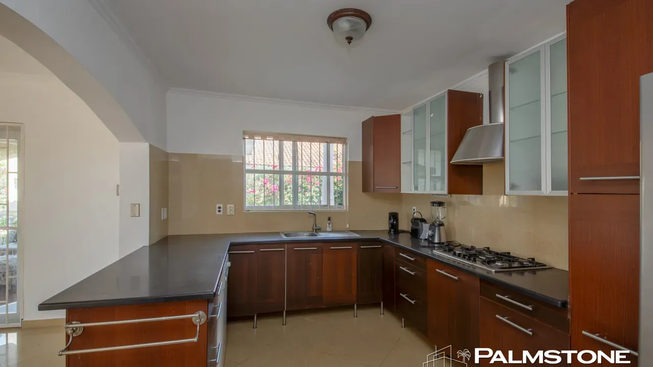 listing-61bc92f6-4b8f-48ab-9c22-44ca45e3624c-210292587.jpg