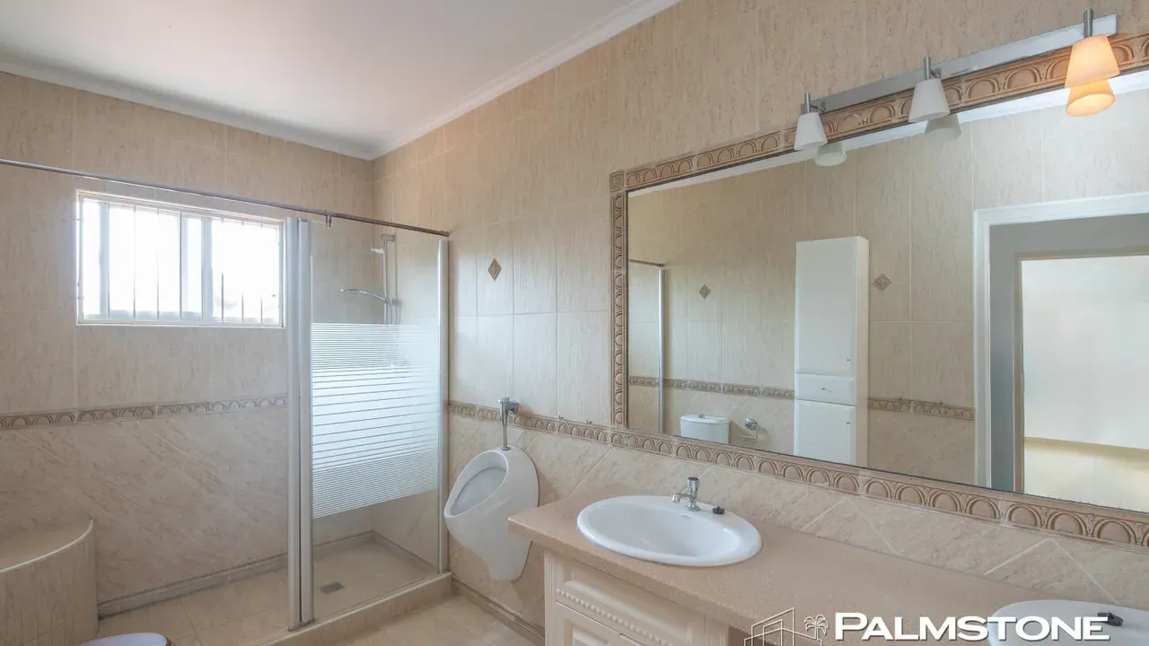 listing-8a3d2978-7f79-492c-87fe-8b9075ccf28f-210292605.jpg