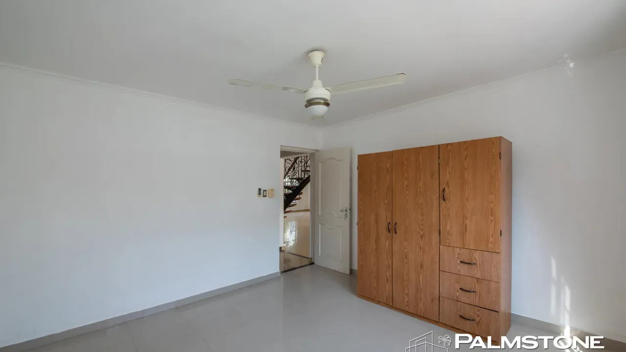 listing-9d9cbd55-3bc6-4490-ba99-c7222c695d10-210292595.jpg