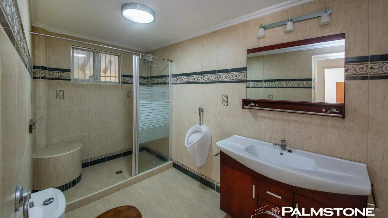 listing-27106455-934e-47a2-808b-2ae16fa58982-210292597.jpg
