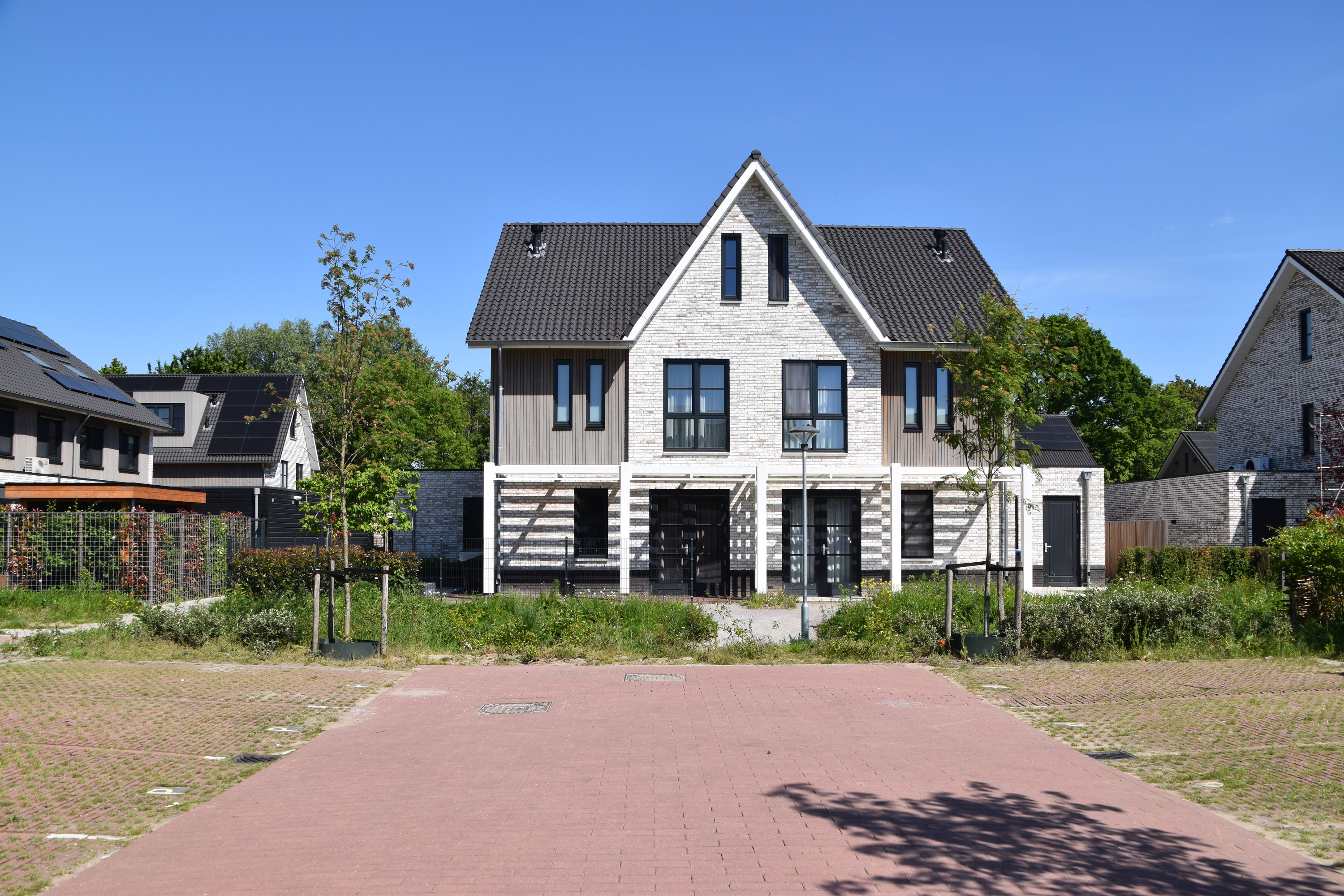 Foto 1 van Twee-onder-een-kapwoning