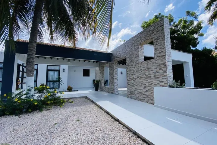 listing-974f4363-d47b-45ee-9720-22b96748fc62-210707865.jpg