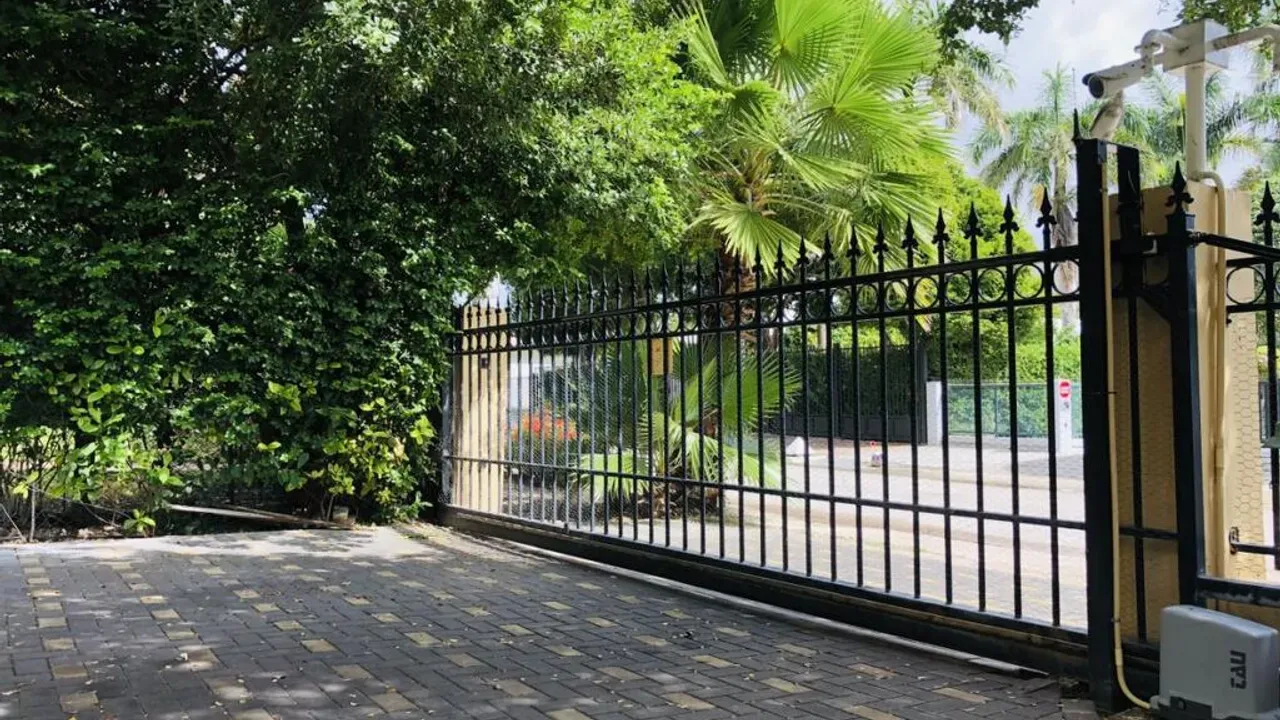 listing-fcc9ae8a-213d-44d9-8c02-4f44da67ebbf-210708321.jpg