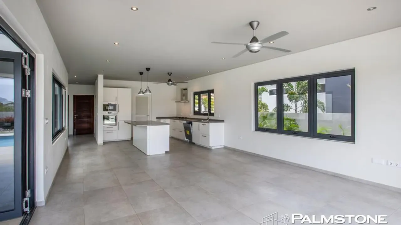 listing-8910c8b8-2dd6-4266-be41-a5f7418625f7-210449965.jpg