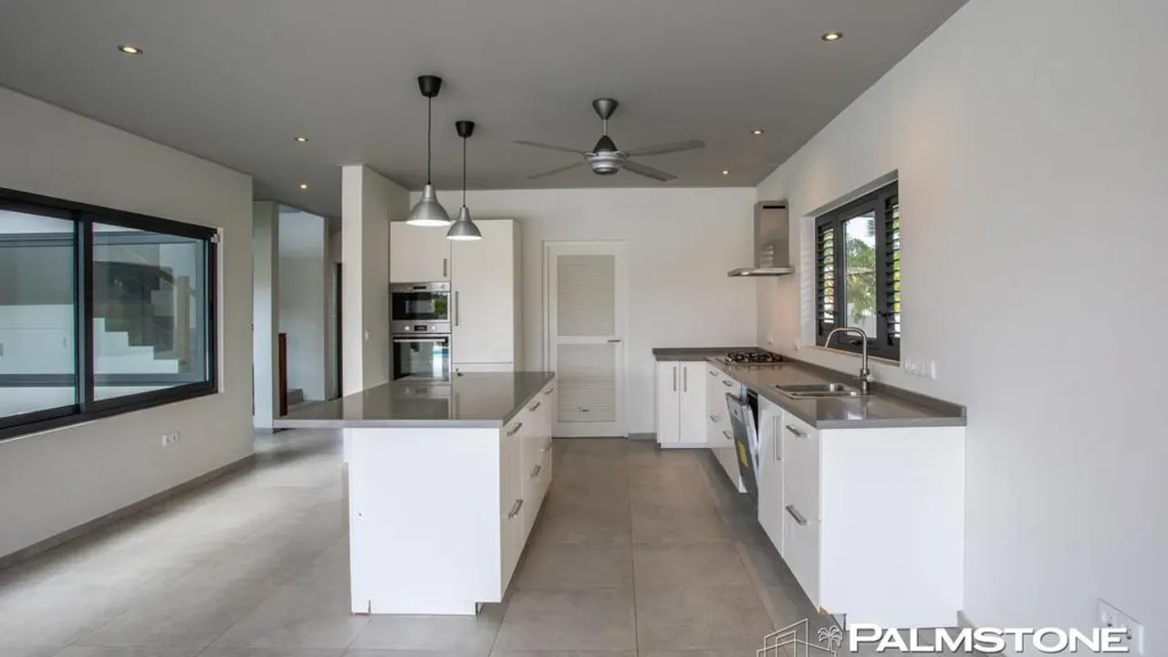 listing-e06459fd-edd5-4170-8309-bfab9b5fc0ab-210449969.jpg