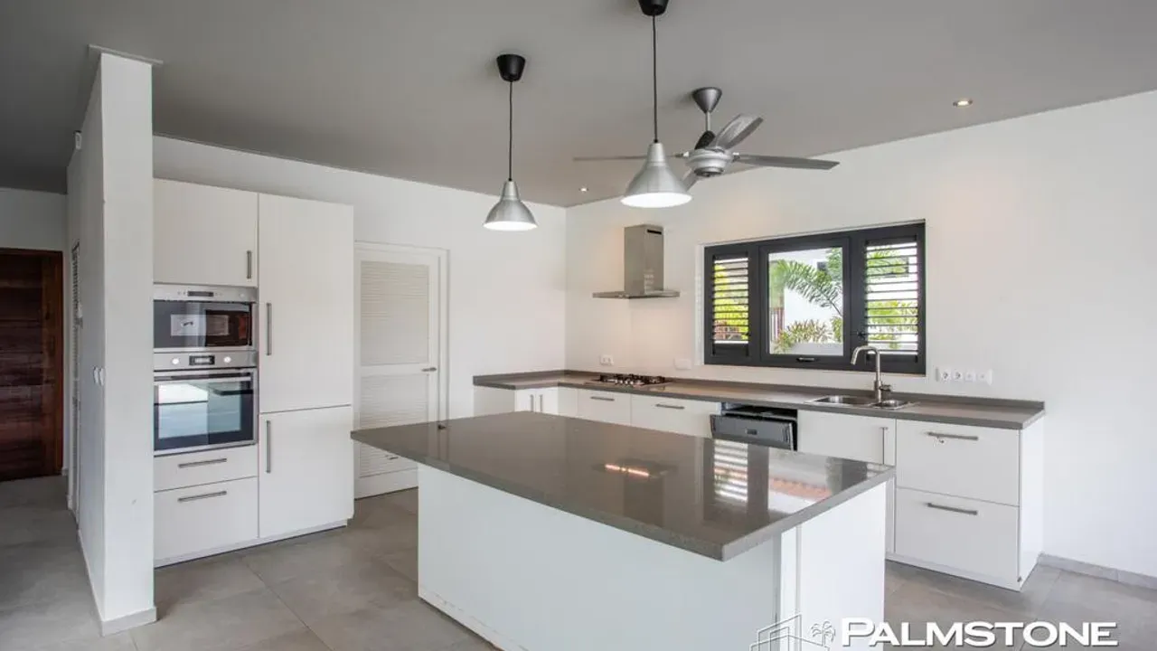 listing-491edc48-a69d-442f-8e61-5c6cf05e3473-210449971.jpg