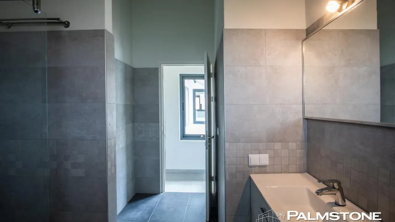 listing-c1f0014f-37a5-44f4-b794-69176b903af6-210449991.jpg