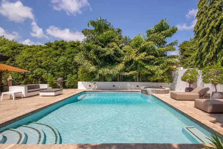 listing-f69ce09b-5749-443c-9961-6d7ec272d6fc-212221443.jpg