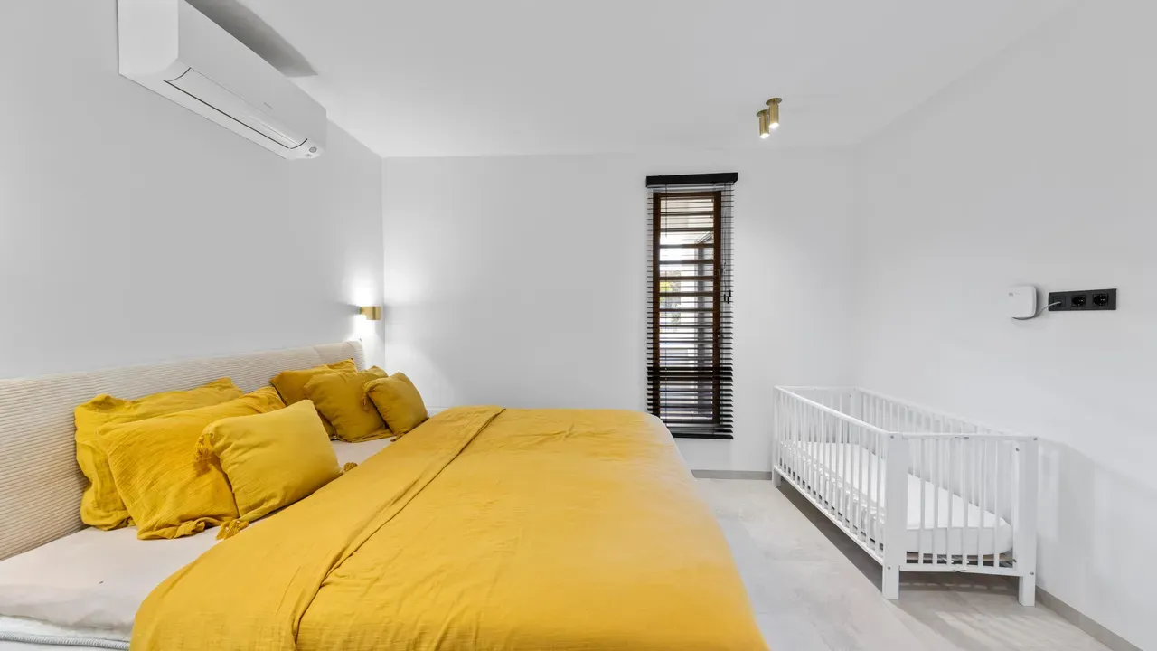 listing-3fc7b83d-57f7-4a1b-b025-662045565496-245855870.jpg