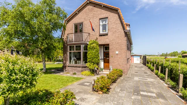 Foto 1 van Dorpsweg 2