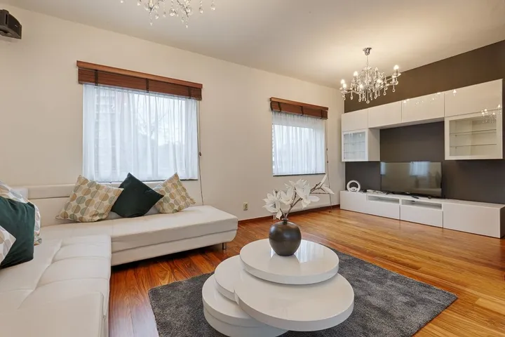 listing-064eb532-7194-4660-8069-aa5b1137e7e5-167638259.jpg