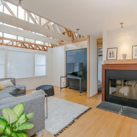 Gerenoveerde woonkamer in moderne woning