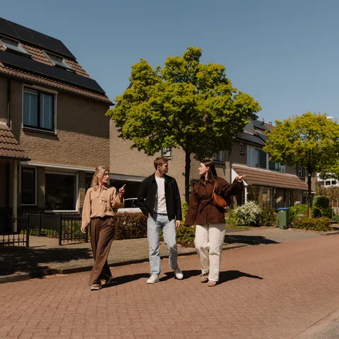 Rondje door de wijk met de makelaar