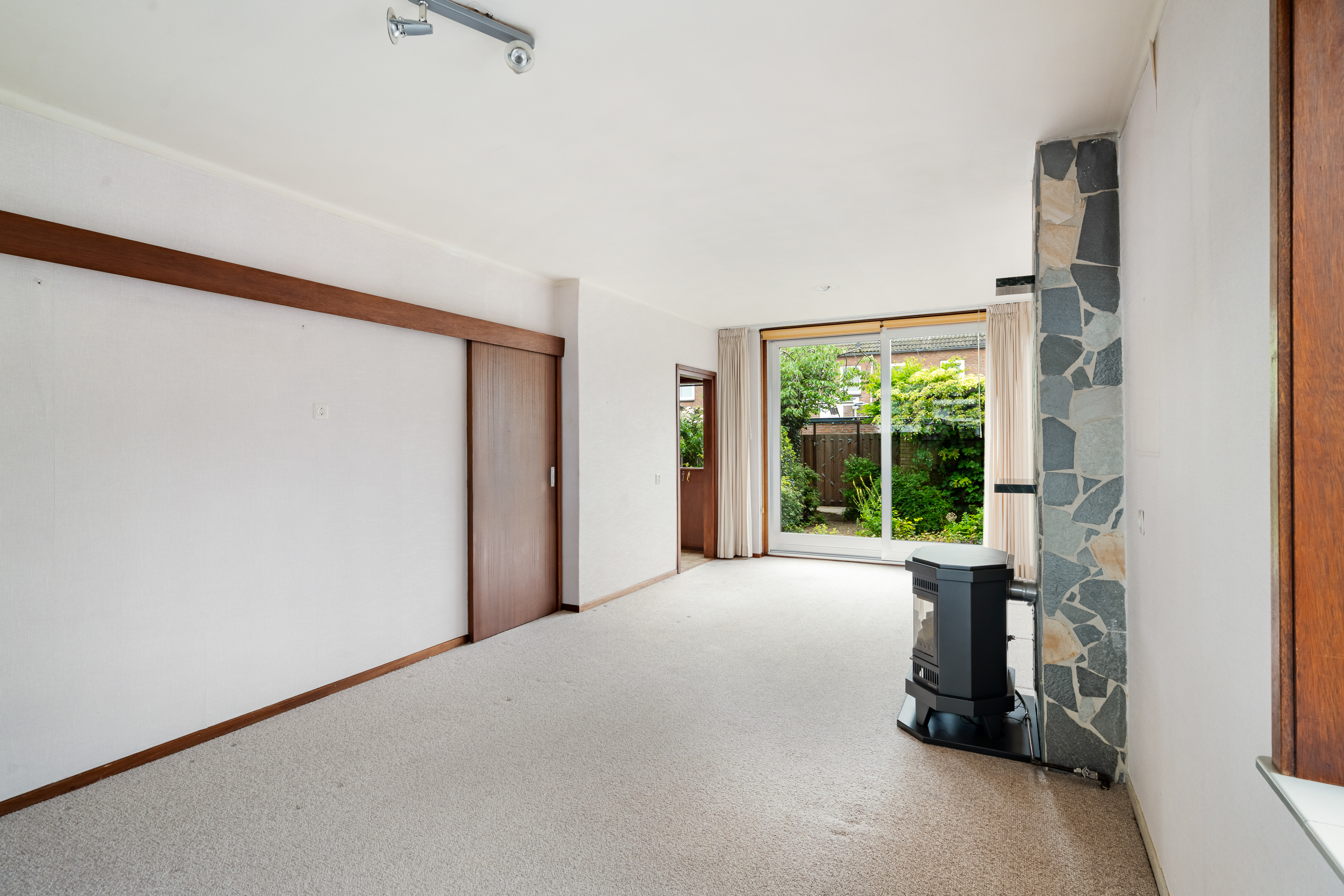 listing-326908de-43ac-45bb-9fb8-de7517458a4a-282625291.jpg