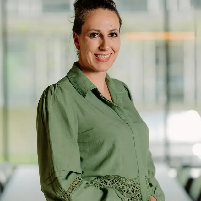 Portretfoto van Josine Kuijt, Secretaresse