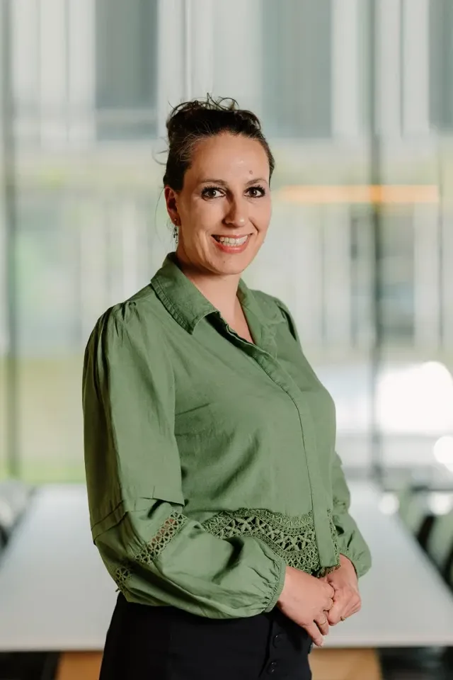 Portretfoto van Josine Kuijt, Secretaresse
