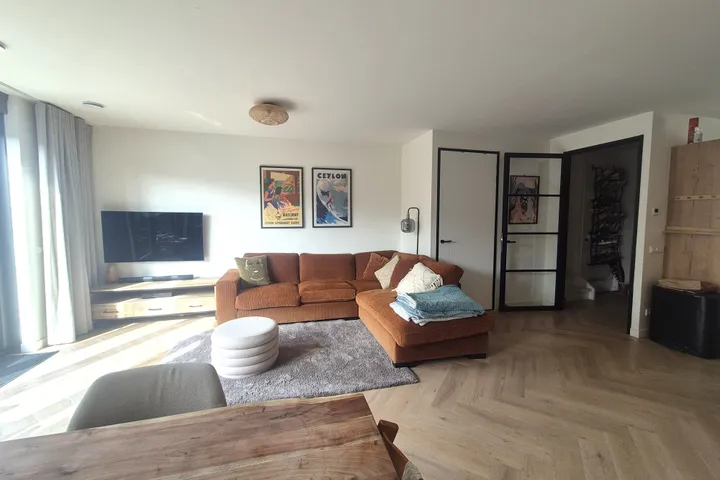 listing-4a34ff44-379b-4dbf-ad09-92e4a8f08d10-original.jpg
