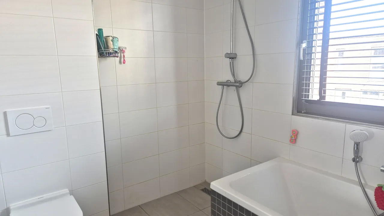 listing-a45fb3e7-1ab5-41e0-8391-ab679bddd709-original.jpg