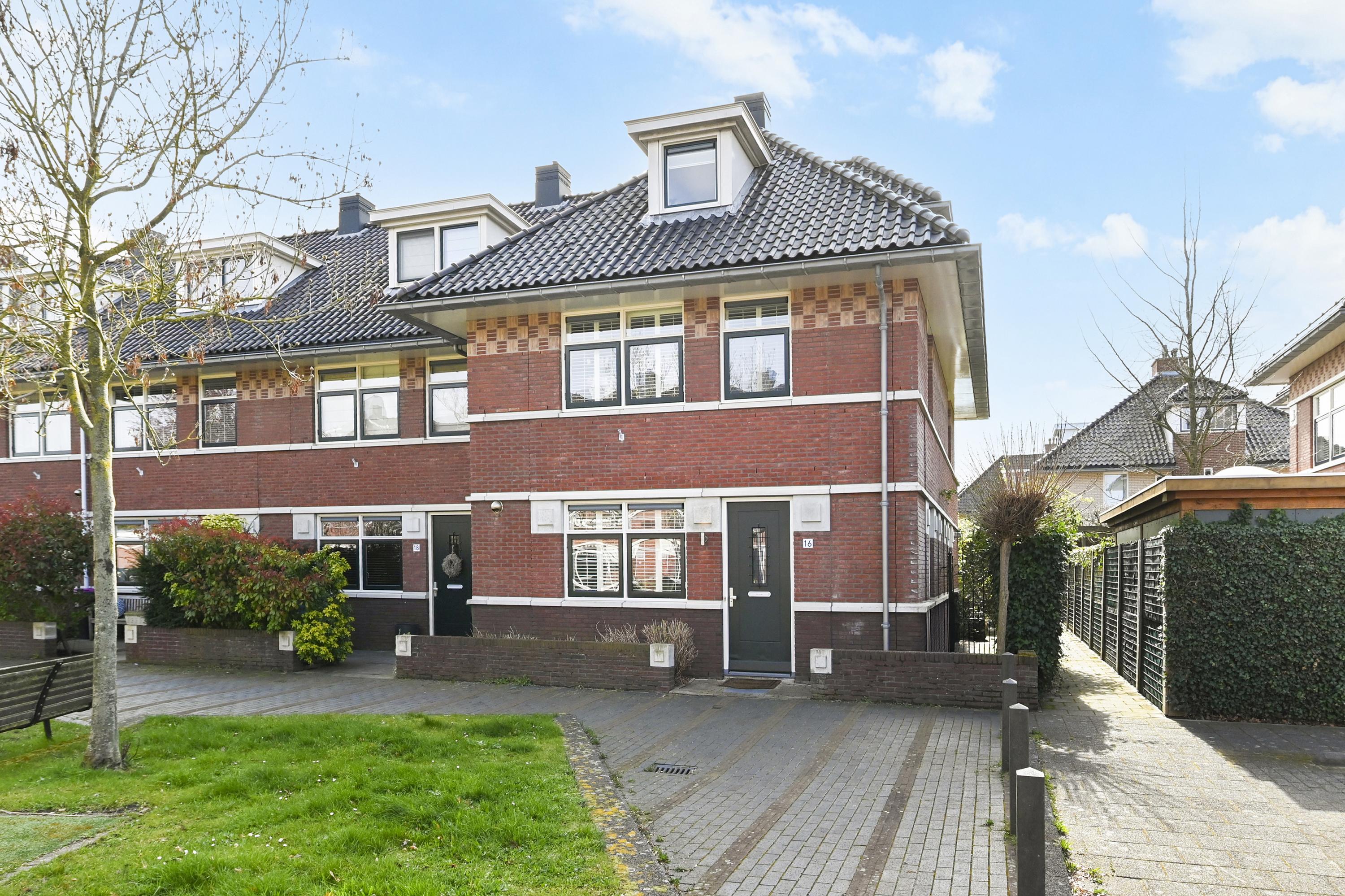 Foto 1 van Hof van Leiden 16