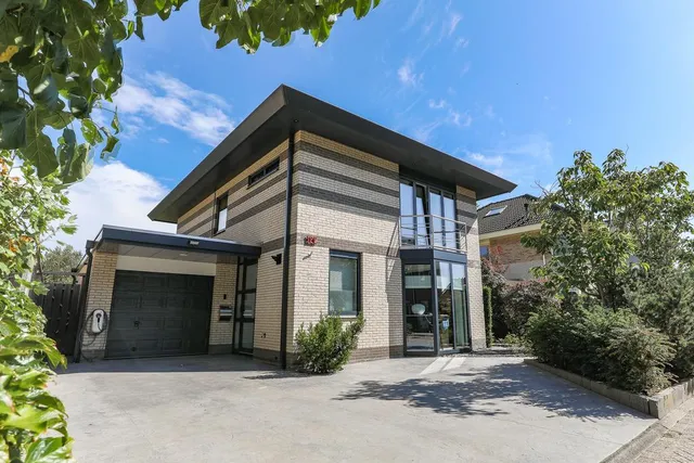 listing-e54c2637-c26e-43c3-a2db-b008c3246cc4-245133460.jpg
