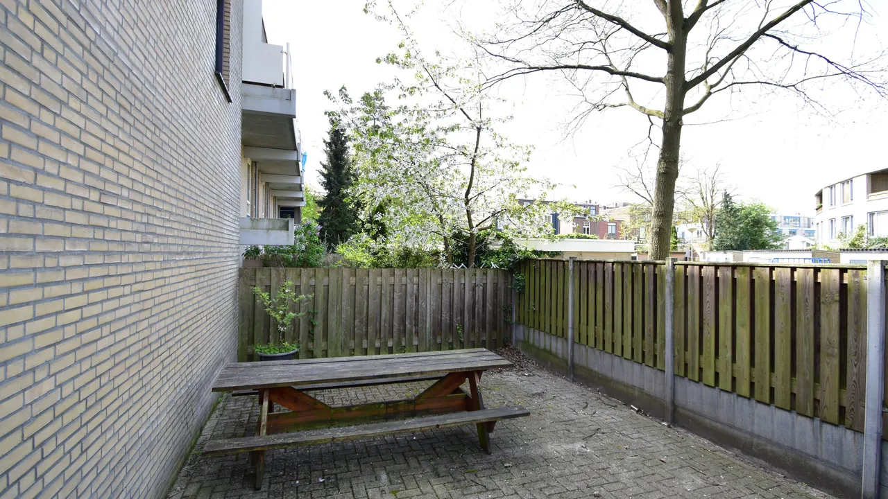 listing-b02ab1b9-dd82-4c24-9a0f-2de37f808e00-original.jpg