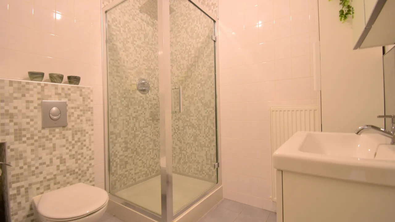 listing-d3f7ab6a-4aa2-4a0b-96d6-0cd116ec128d-original.jpg