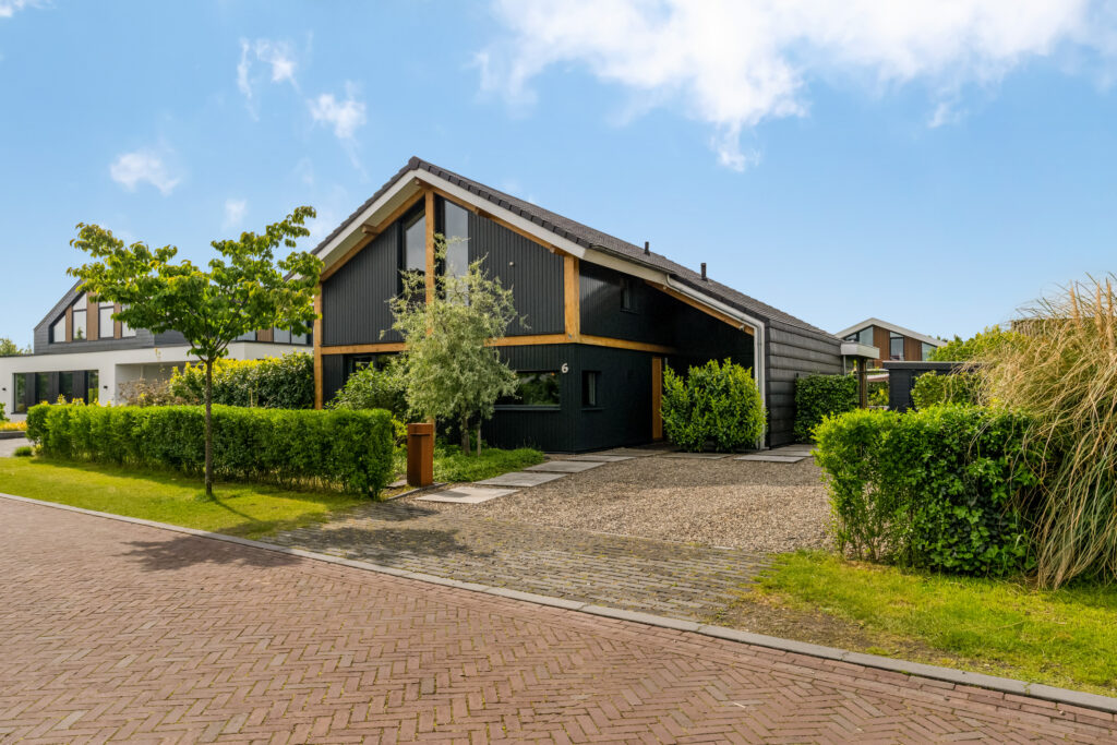 Foto 1 van Vrijstaande villa in het groen