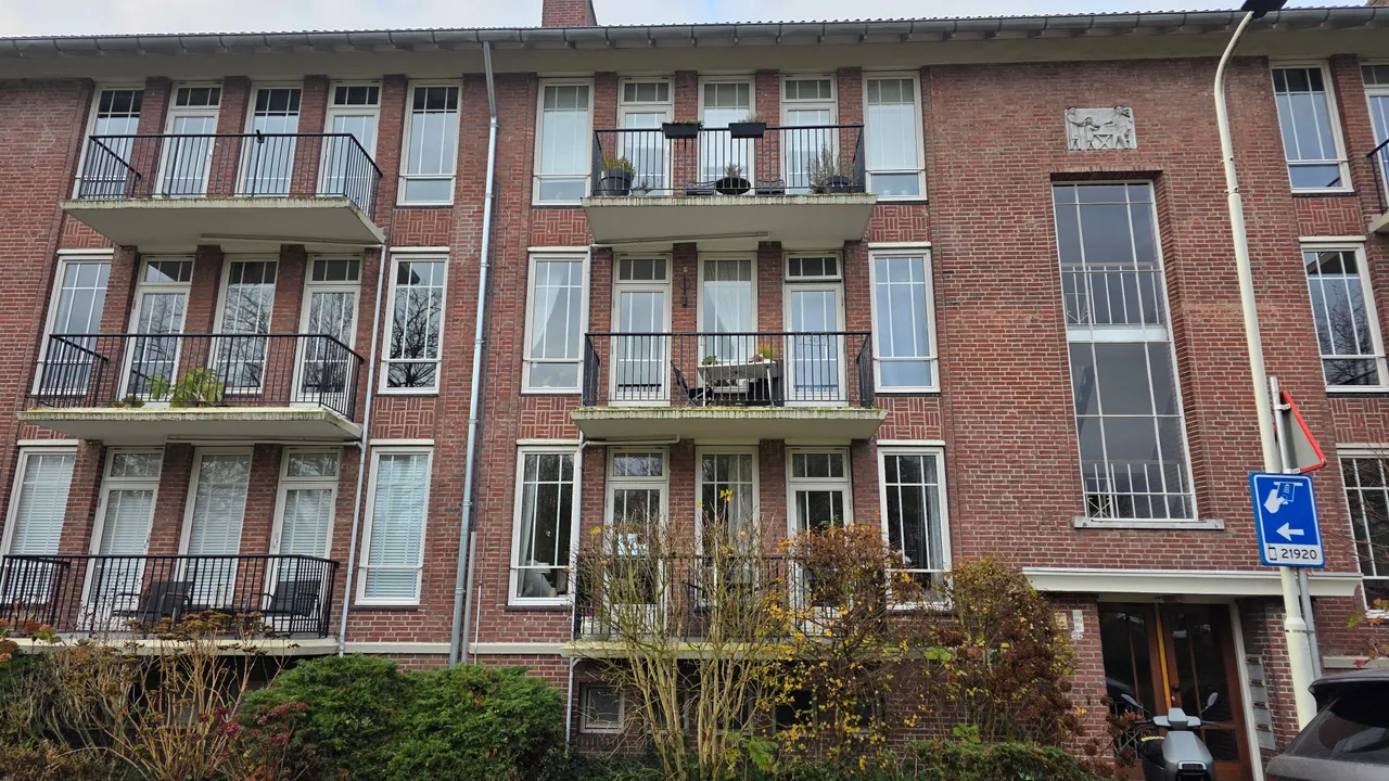 listing-1e149d42-2c78-45d9-a998-6ddee845fcde-original.jpg