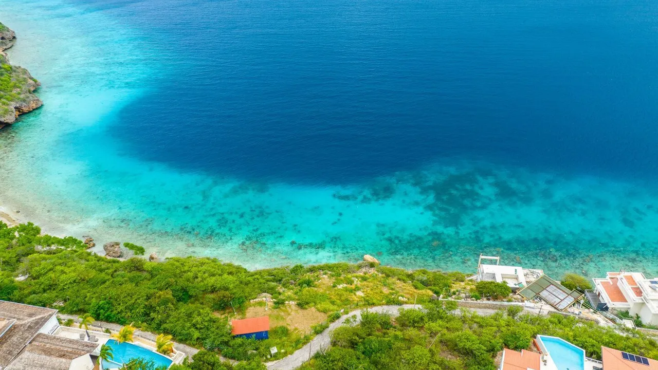 Photo 4 of Coral Cliff Kavel 618