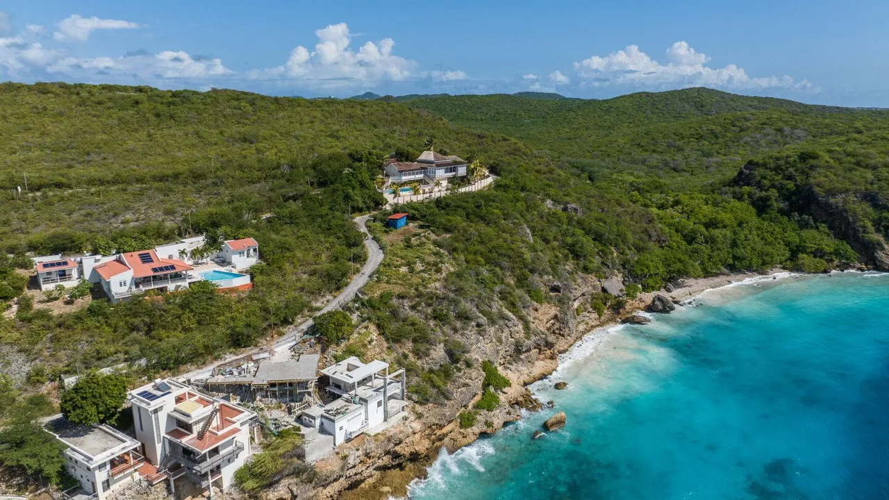 Photo 17 of Coral Cliff Kavel 618