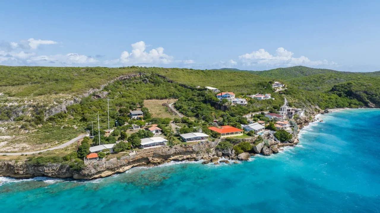 Photo 18 of Coral Cliff Kavel 618