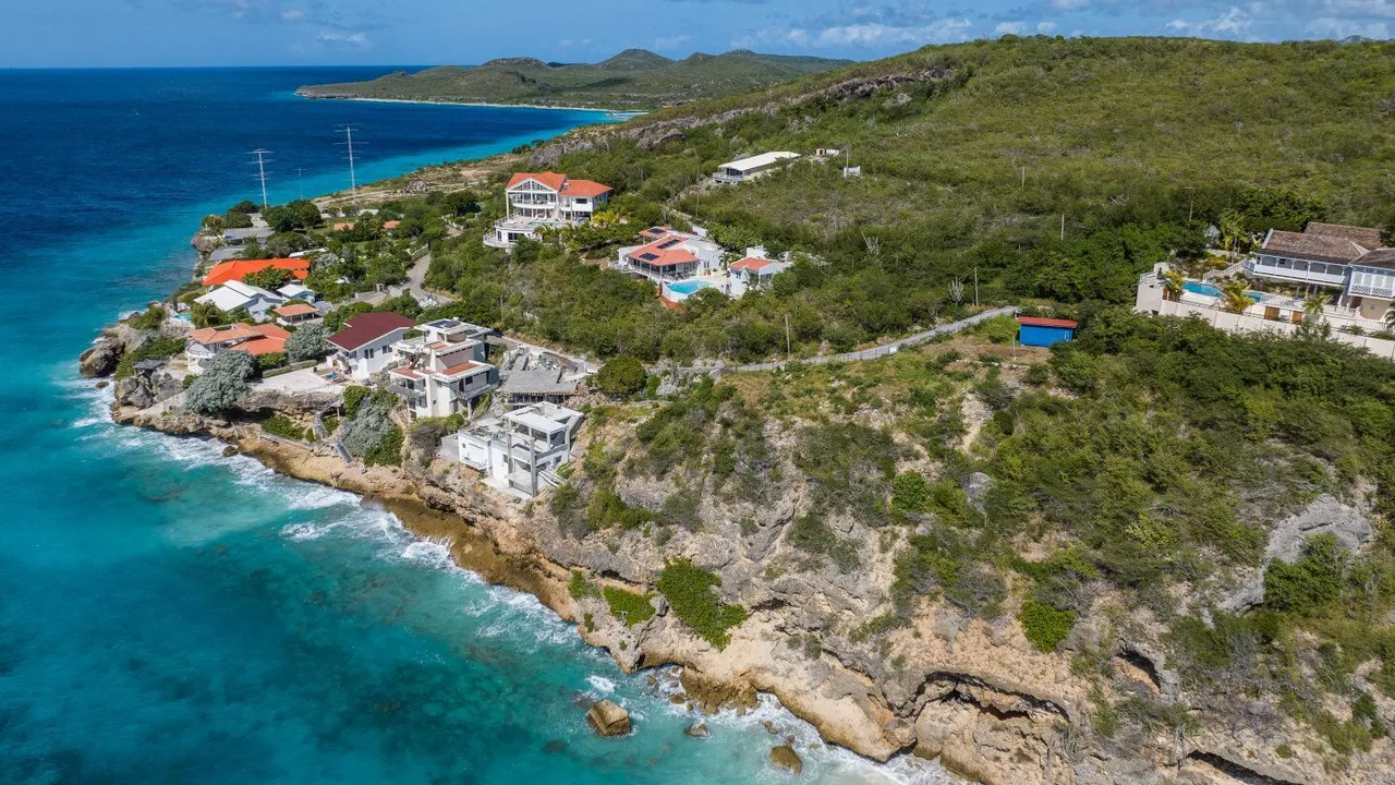 Photo 21 of Coral Cliff Kavel 618