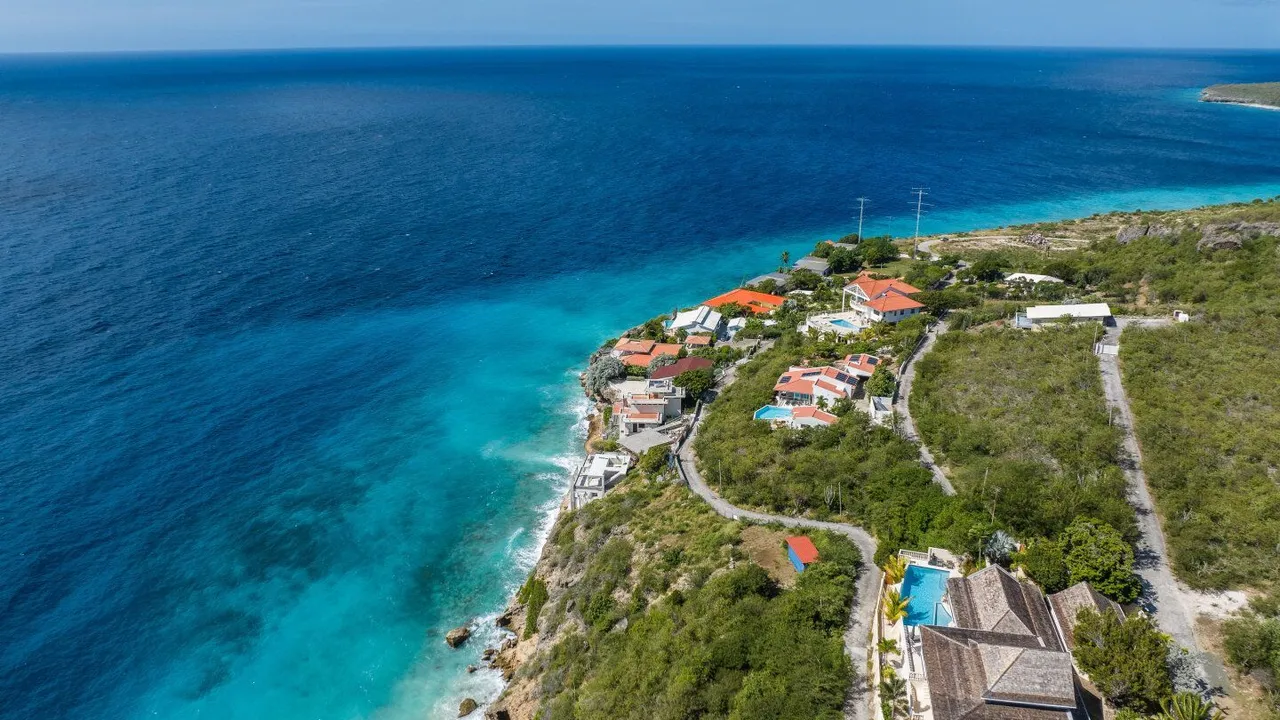 Photo 24 of Coral Cliff Kavel 618