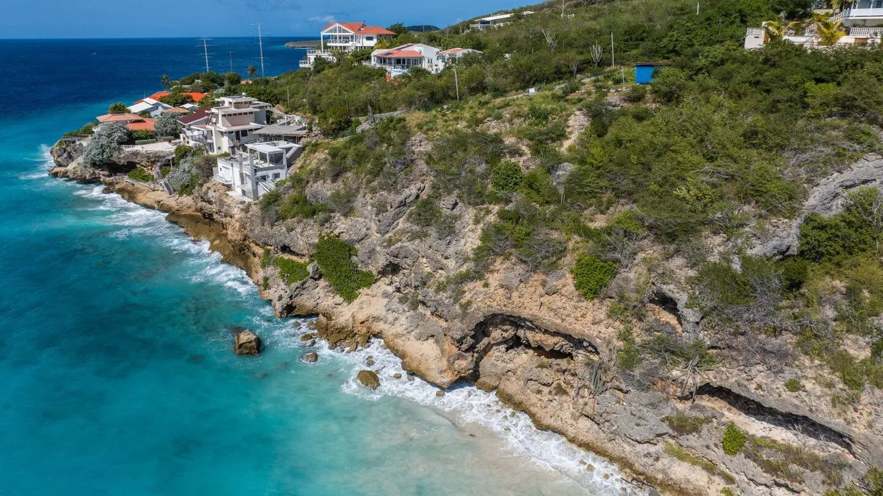 Photo 26 of Coral Cliff Kavel 618