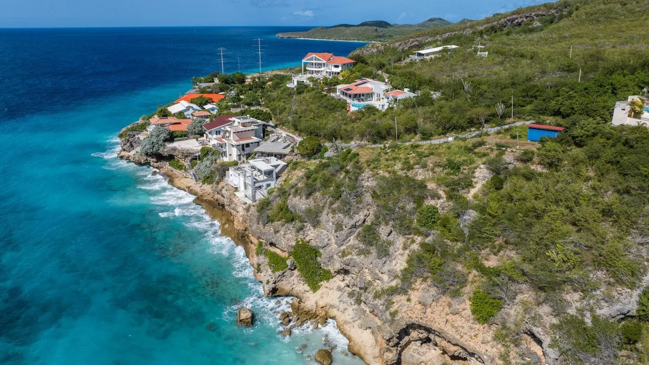 Photo 25 of Coral Cliff Kavel 618