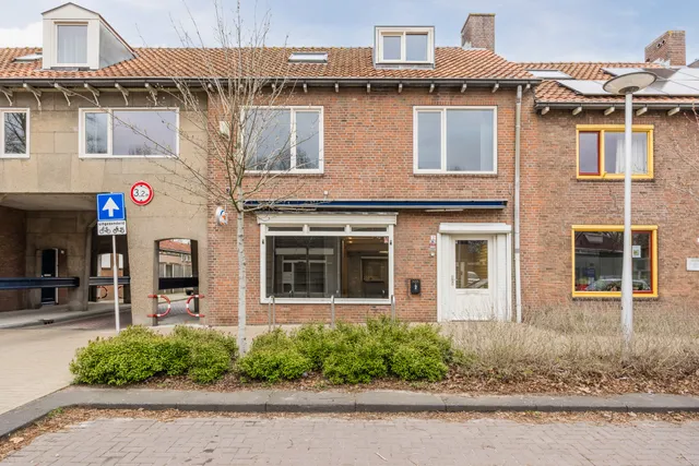 Foto 1 van Pater van den Elsenplein 2